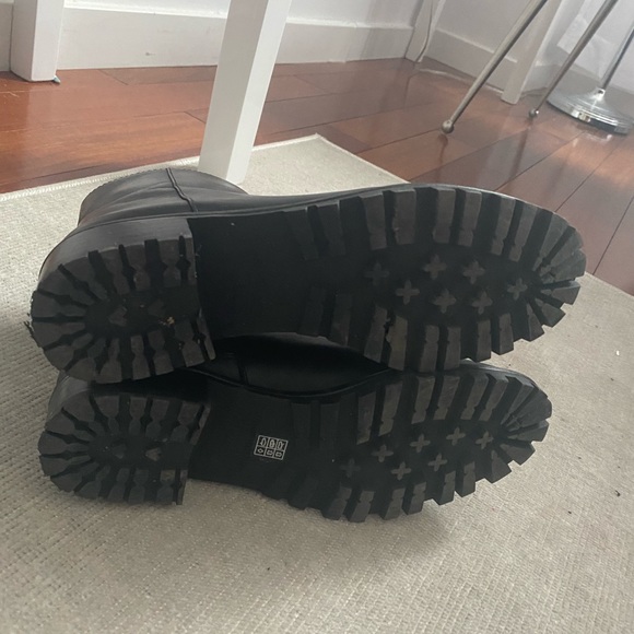 Stuart Weitzman Black Leather Maelie Boot 8 - Picture 4 of 4